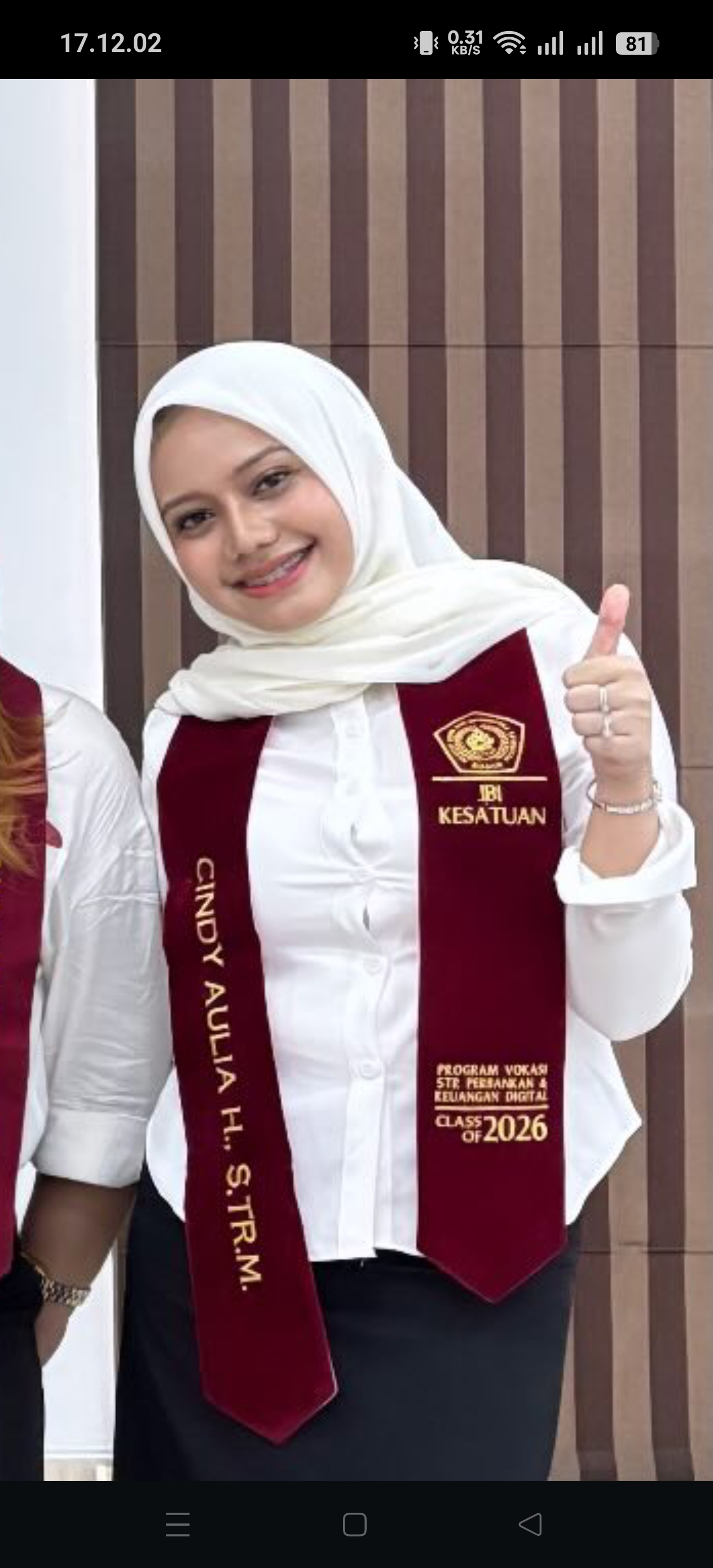 AUUWLIAA Hijab Eksklusif Makin B1N4L Abis Dapet Gelar Sarjana